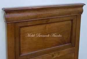 Letto singolo in stile classico realizzato artigianalmente in legno massello